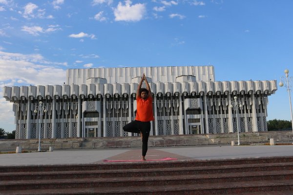Yoga Master Class at Drujba Narodov Square, Tashkent 16 June 2020