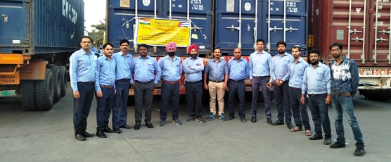 Ceremonia de envio de tractores desde India a Cuba